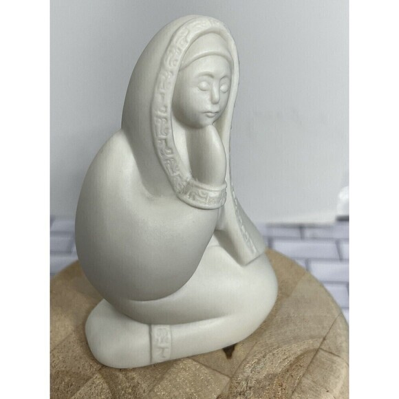 Porcelain Virgin Mary Mother Of Jesus Praying 4.5” Tall Signed - Picture 9 of 16